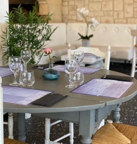 Hotel Restaurant La Plage Port-Saint-Louis-du-Rhone Exteriér fotografie